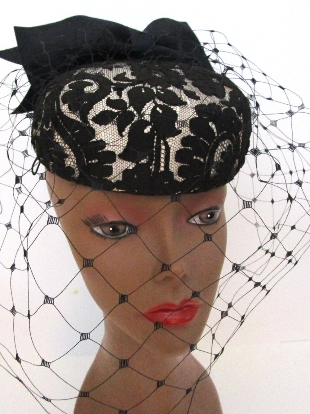 Veiled Chantilly Lace Round Pillbox Cocktail Hat Wedding